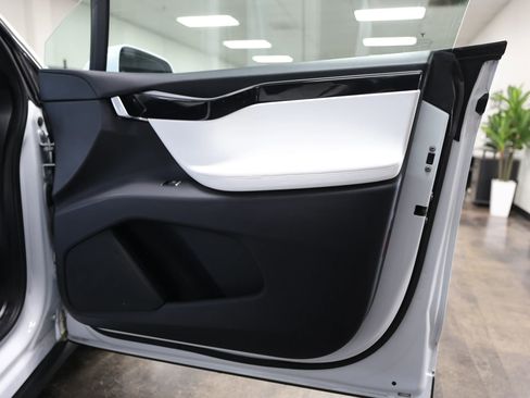 Used 2020 Tesla Model X Long Range image 35
