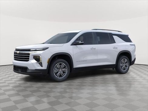New 2026 Chevrolet Traverse LT image 2