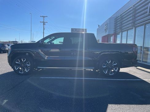 Used 2025 GMC Sierra EV Denali AWD/4WD image 19