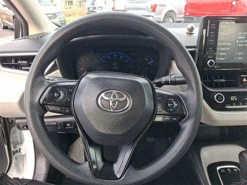 Used 2022 Toyota Corolla LE image 18