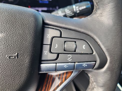 Used 2023 Cadillac Escalade ESV Premium Luxury w/ Performance Package image 31