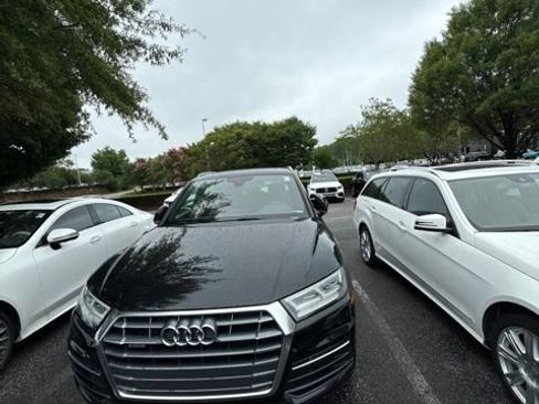 Used 2019 Audi Q5 2.0T Premium Plus w/ Premium Plus Package AWD/4WD image 4