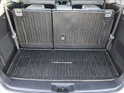 Used 2021 Toyota Highlander Limited image 6