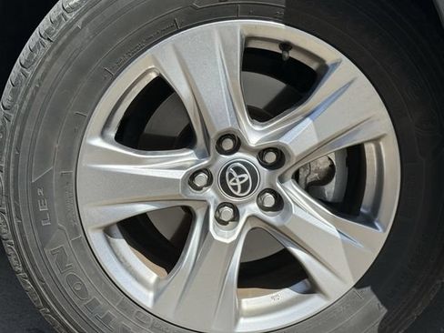 Used 2025 Toyota RAV4 XLE FWD image 10