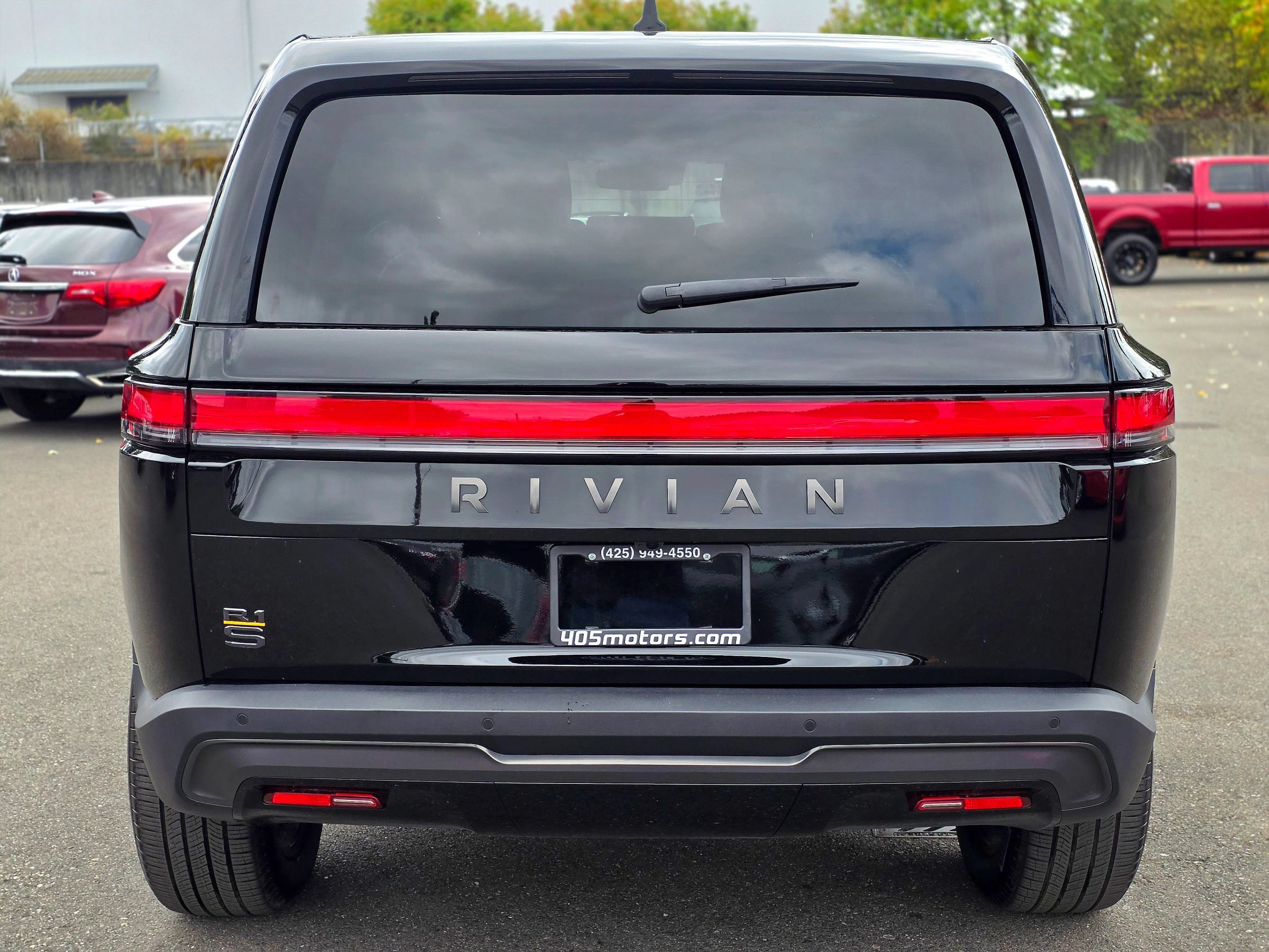 Used 2025 Rivian R1S Premium Dual AWD/4WD image 8