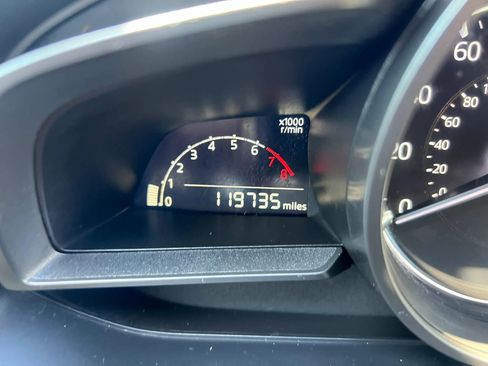 Used 2017 MAZDA MAZDA3 Touring w/ Popular Equipment Package FWD image 17