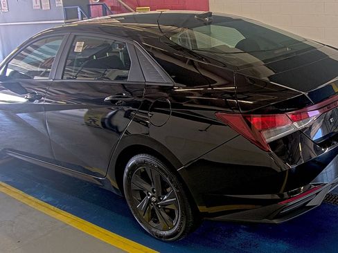 Used 2023 Hyundai Elantra SEL w/ Cargo Package FWD image 4