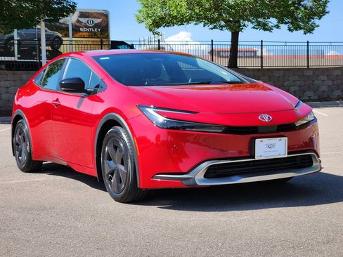 Used 2026 Toyota Prius Plug-In Hybrid FWD image 6