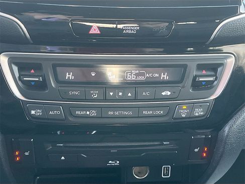 Used 2022 Honda Pilot Touring image 16