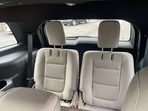 Used 2018 Ford Explorer XLT FWD image 17
