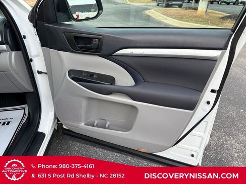 Used 2019 Toyota Highlander LE image 36