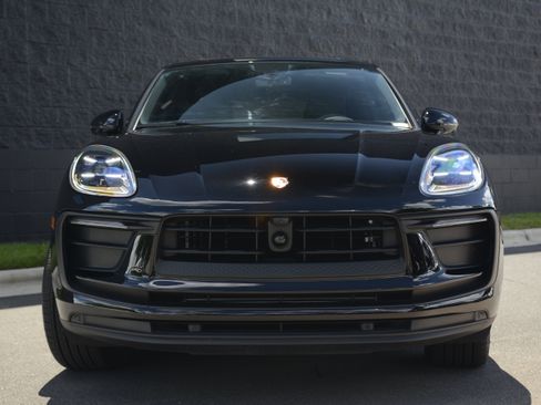Certified 2026 Porsche Macan AWD/4WD image 10