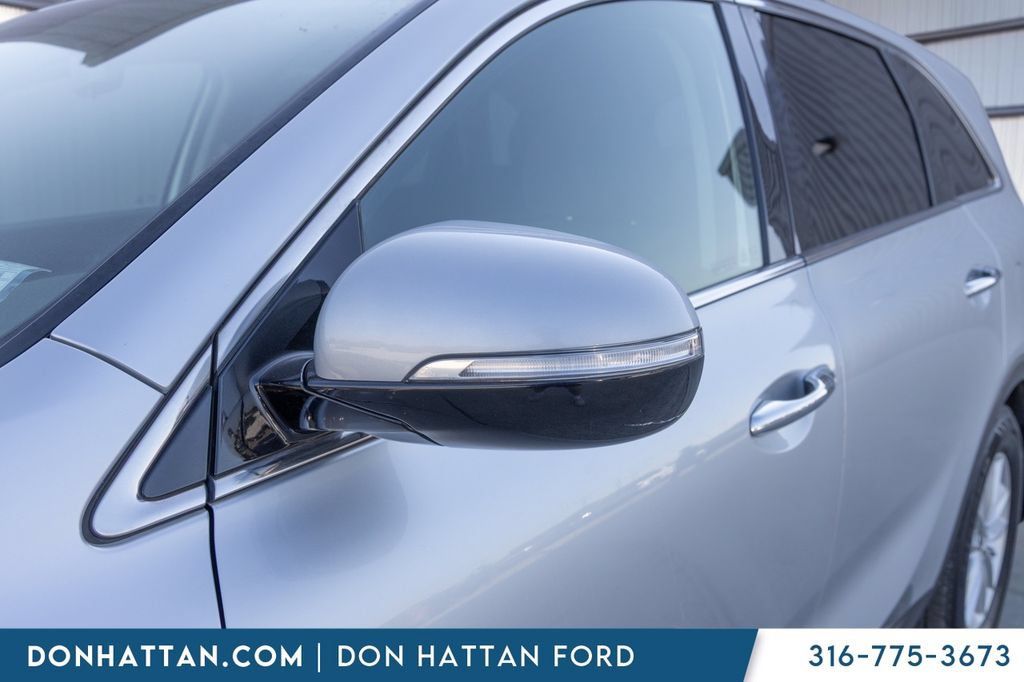 Used 2019 Kia Sorento FWD V6 image 31