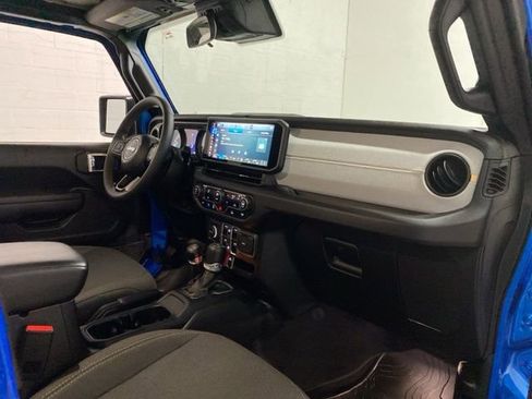 Used 2024 Jeep Wrangler Unlimited image 78