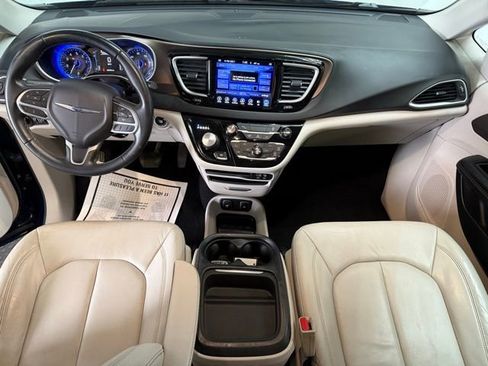 Used 2017 Chrysler Pacifica Touring-L w/ Tire & Wheel Group image 37