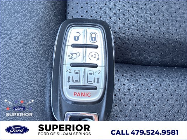 Used 2024 Chrysler Pacifica Limited FWD image 45