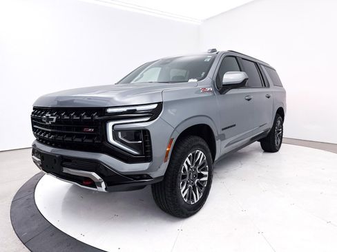 Used 2025 Chevrolet Suburban Z71 image 30