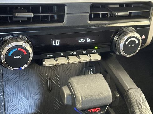 Used 2024 Toyota Tacoma TRD Sport image 19