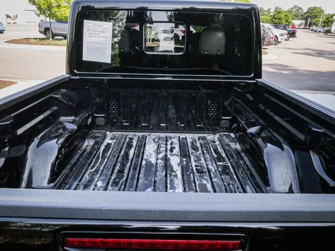 Used 2023 Jeep Gladiator Overland AWD/4WD image 32