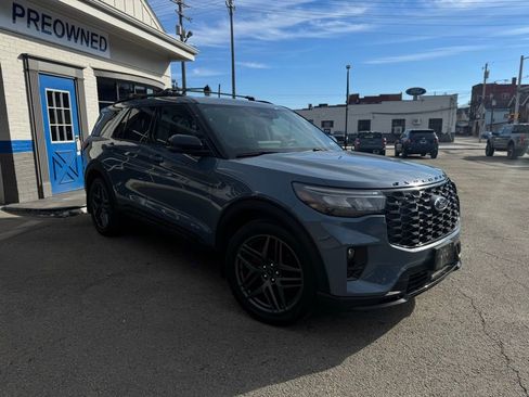 Used 2025 Ford Explorer ST w/ Sun And Sound Package image 10