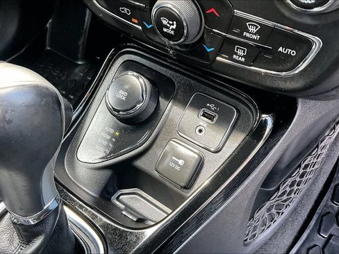 Used 2019 Jeep Compass Latitude AWD/4WD image 16