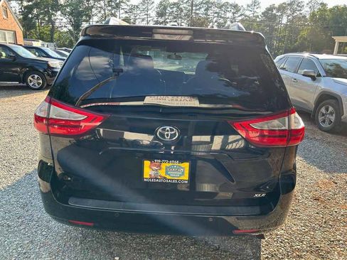 Used 2015 Toyota Sienna XLE w/ XLE Navigation Package FWD image 5