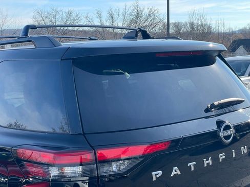 Certified 2024 Nissan Pathfinder SV image 30