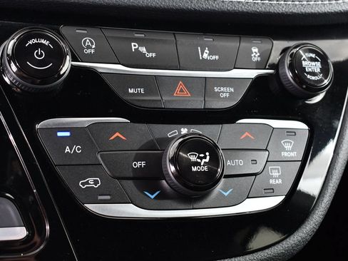 Used 2026 Chrysler Pacifica Select FWD image 29