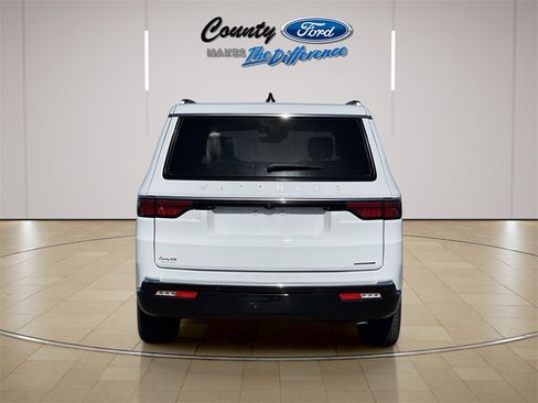 Used 2024 Jeep Wagoneer L Series III w/ Flexible Seating Group image 6