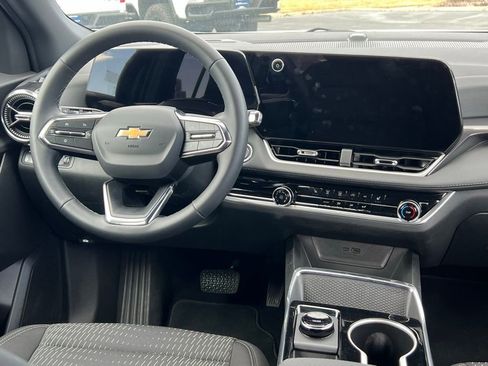 Used 2026 Chevrolet Equinox LT AWD/4WD image 23