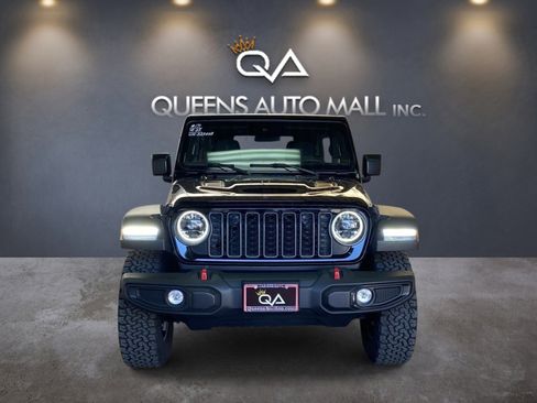 Used 2025 Jeep Wrangler Unlimited Rubicon AWD/4WD image 2