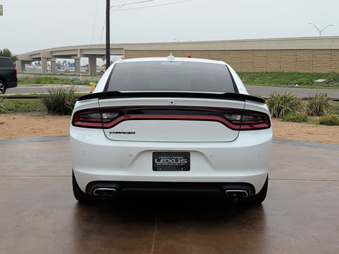Used 2018 Dodge Charger SXT Plus RWD image 3