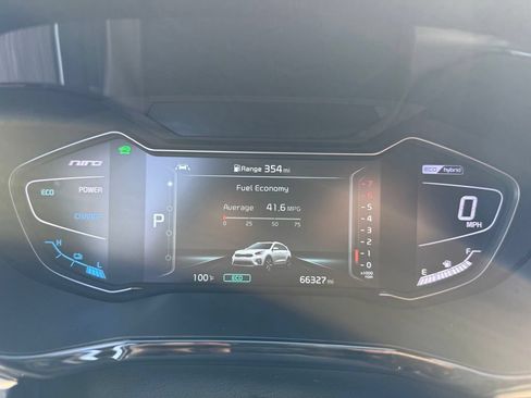 Certified 2022 Kia Niro Touring Special Edition FWD image 13