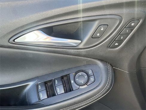 Used 2021 Buick Encore GX Essence w/ Experience Buick Package image 12