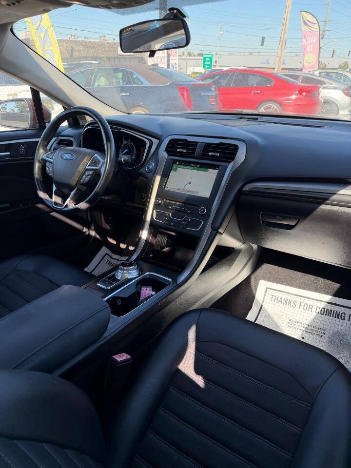 Used 2017 Ford Fusion SE w/ Equipment Group 201A FWD image 23