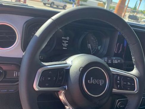 Used 2025 Jeep Wrangler Unlimited Sahara AWD/4WD image 30