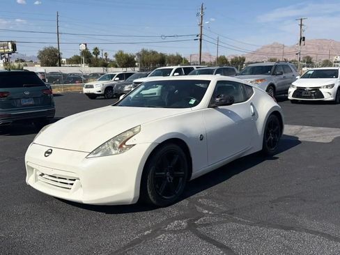 Used 2011 Nissan 370Z Touring RWD image 2