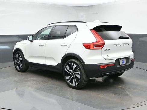 Used 2023 Volvo XC40 B5 Plus w/ Driver Assist Package AWD/4WD image 7