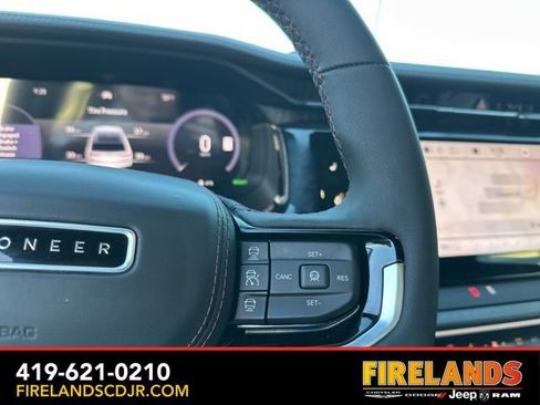 Used 2025 Jeep Wagoneer S Limited image 25