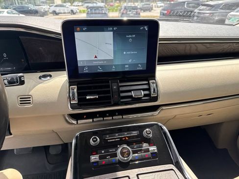 Used 2018 Lincoln Navigator L Reserve w/ Technology Package AWD/4WD image 12