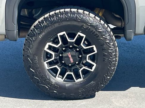 Used 2025 GMC Sierra 2500 AT4X AWD/4WD image 15