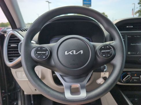 Used 2025 Kia Soul LX w/ LX Technology Package FWD image 25
