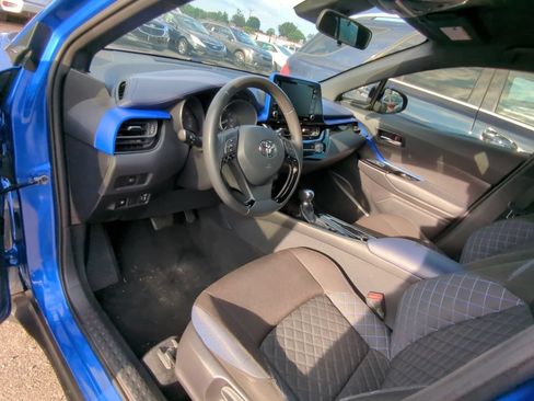 Used 2021 Toyota C-HR XLE FWD image 7