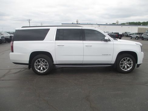 Used 2016 GMC Yukon XL SLT w/ Open Road Package AWD/4WD image 2