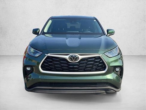 Certified 2024 Toyota Highlander LE FWD image 2