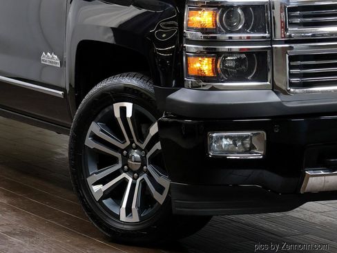 Used 2015 Chevrolet Silverado 1500 High Country w/ High Country Premium Package AWD/4WD image 3