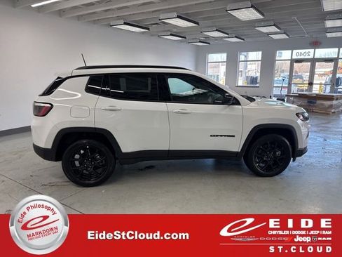 New 2026 Jeep Compass Latitude image 9