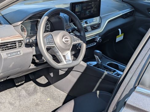 New 2025 Nissan Altima 2.5 SV image 3