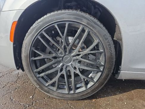 Used 2018 Chrysler 300 S w/ 300S Premium Group image 27