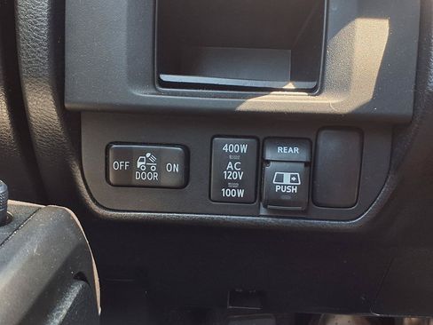 Used 2017 Toyota Tacoma TRD Sport AWD/4WD image 14